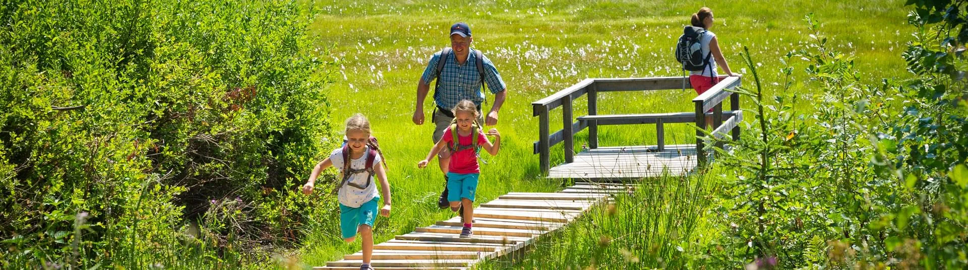 Fröhliche Kinder bei Moor & More in St. Johann