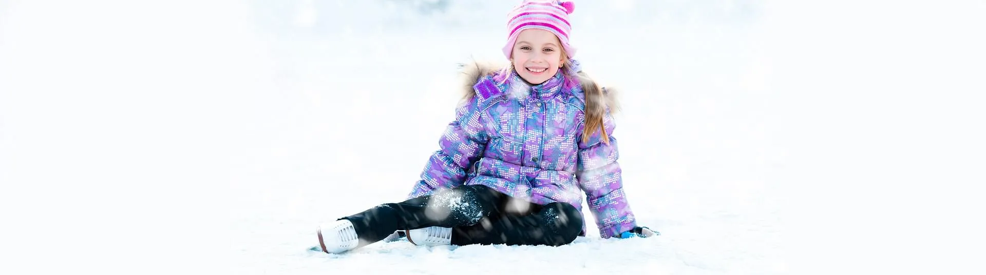 Ein junges Mädchen beim Eislaufen