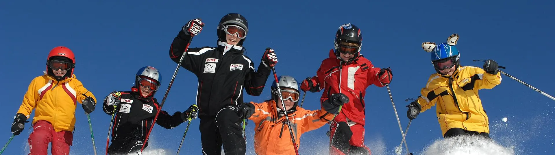 Kinder haben Spa&szlig; im Schnee