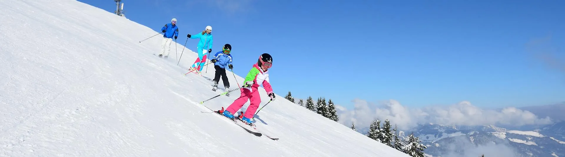 Schöne Familien Skitag im Skigebiet St. Johann in Tirol
