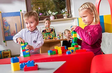 Duplotürme bauen macht Spass.
