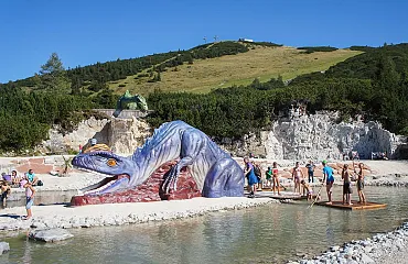 Reise zurück in der Zeit und erlebe die mächtigen Dinosaurier hautnah.